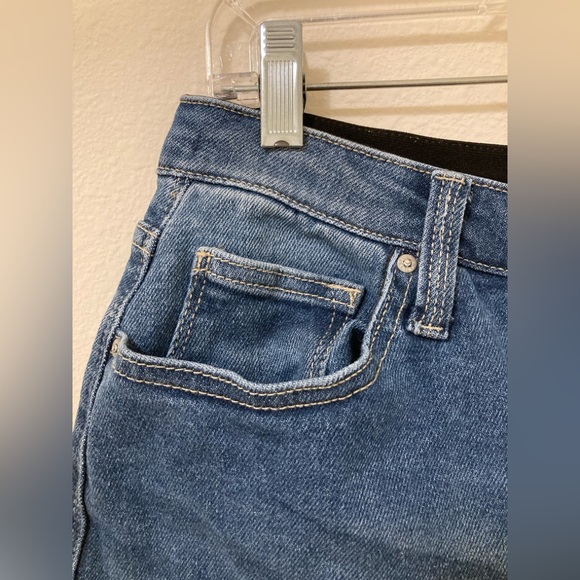 LuLaRoe 90s Relaxed Denim in the Baltic Wash - Picture 3 of 11